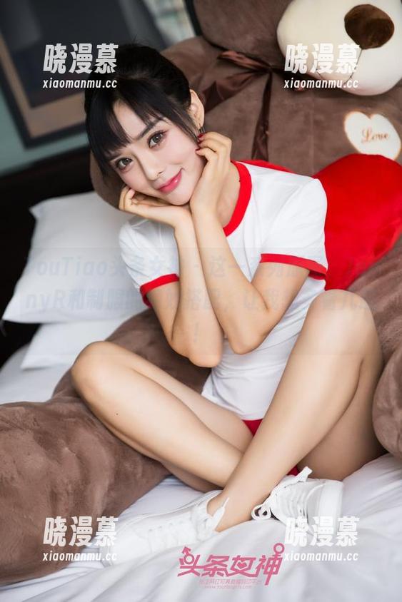 TouTiao头条女神 - 这一系列原图，JennyR和制服的绝妙搭配，让我想多看几遍！