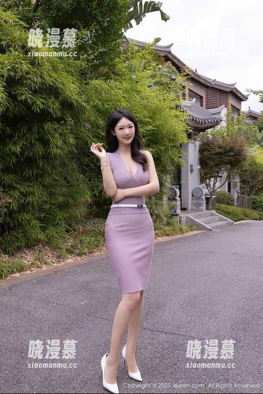 Xiuren秀人网 - 写真里那条裤里丝，唐安诺随意的姿态，闲适得像是在自家阳台晒太阳。