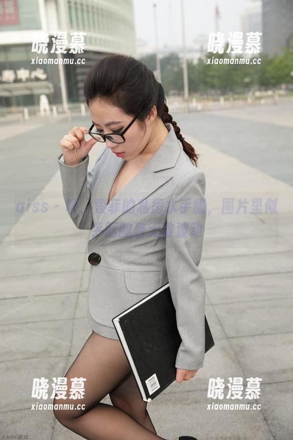 aiss - 啧，索菲的私房水手服，图片里似乎酝酿着无数波动