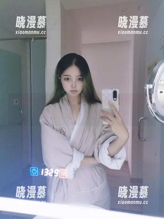 在图库里看eloise软软学妹，猜猜她在思考什么，或者只是在想吃！