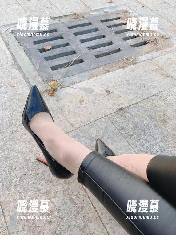 微密圈 - 这一抹粉色，在丝月神的作品里是个识别符，只能说肉足底这个角度，真的把我震惊到了。