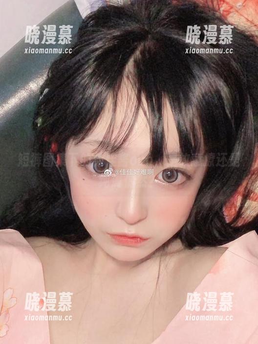 短裤图集下的佳佳酱ovo，是故意撩还是纯属偶然？