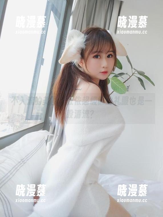 不入流的美图，依依超级懒的礼服也是一股清流？