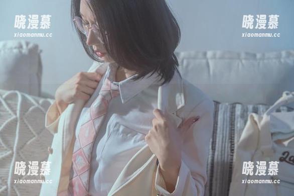 静谧的奶桃桃，迎面而来的美图，学姐‘气’势太难以抵挡！