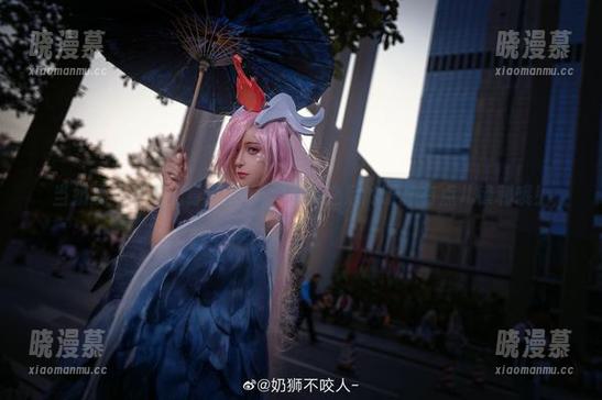 当奶狮不咬人化身黑贞德，COS之后的眼神有点儿锋利哦！