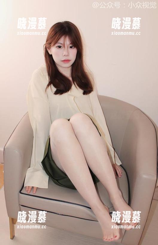 小众视觉-敏儿 小众视觉 - 敏儿的写真,哇,这教室好像是个迷惑人的地方