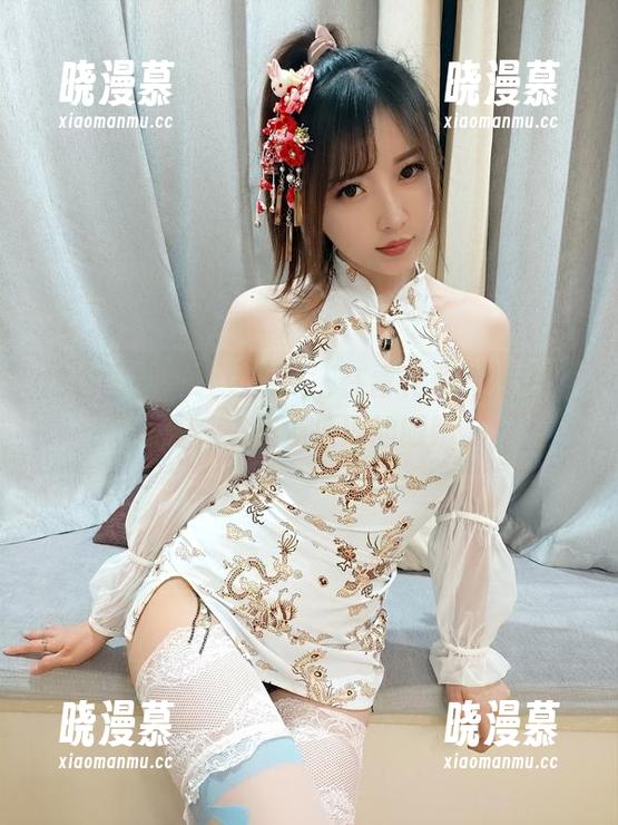 精选图集，小女巫露娜在青花瓷旗袍中游荡，来不及处理的眼睛