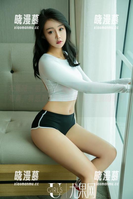 尤果网 - 苗条的阿依努尔瓦娅和她的旗袍写真，真想剁手买下这图包，但我的钱包会哭的。