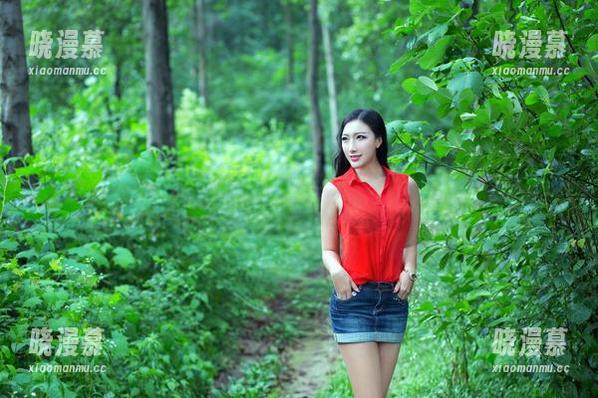 推女郎-于大小姐 推女郎 - 原图:浴缸战争——于大小姐的水花大战一触即发。
