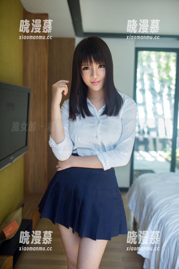 推女郎 - 杨伊的穿越：一次关于裸足的原图合集小冒险