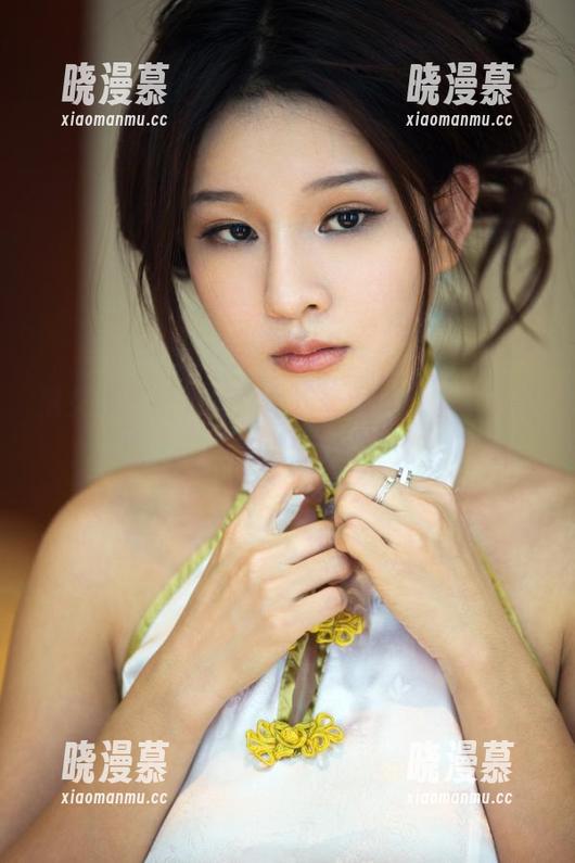 推女郎 - 胡允儿的高跟鞋图集，争取一脚踩上时尚，别忘了下载哦！