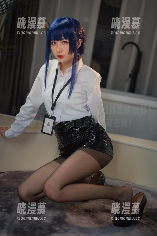 从无影喵喵的旗袍图册中，我的思绪飘到了水墨画里，到底是什么颜色呢？