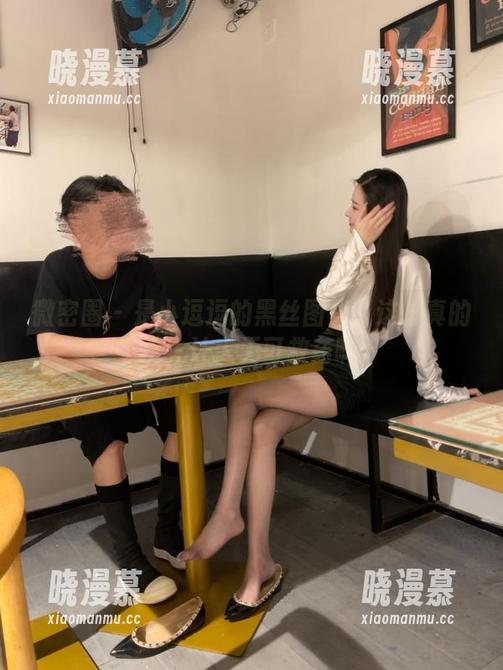 是小逗逗 微密圈 - 是小逗逗的黑丝图集:这脚真的是...让人无可救药啊