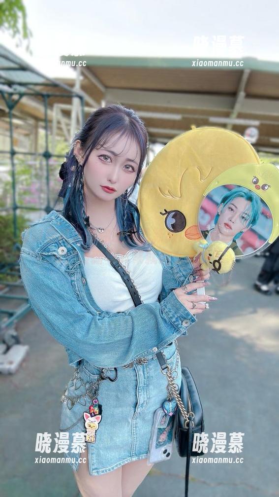 月城委员会 月城委员会带你进入最新版WonderLand:最新写真集就这么魔性!
