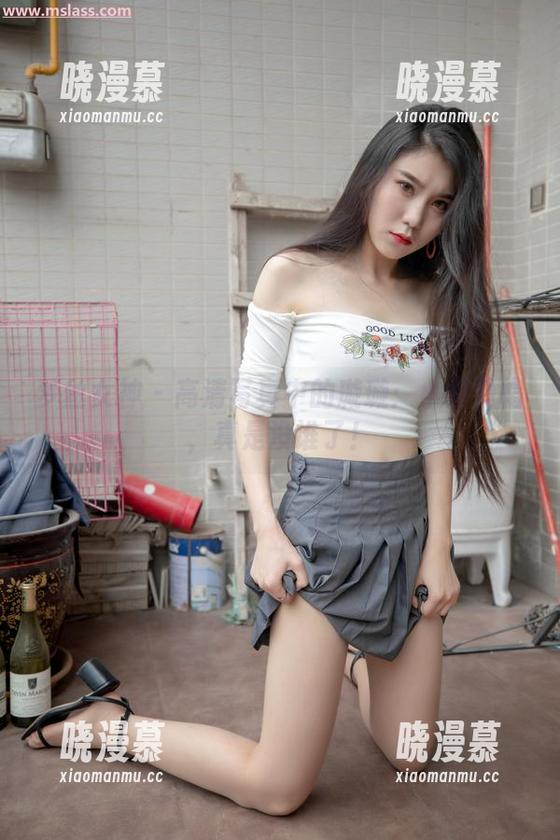 梦丝女神 - 高清写真中的璇璇：小黄鸭帽，真是没谁了！