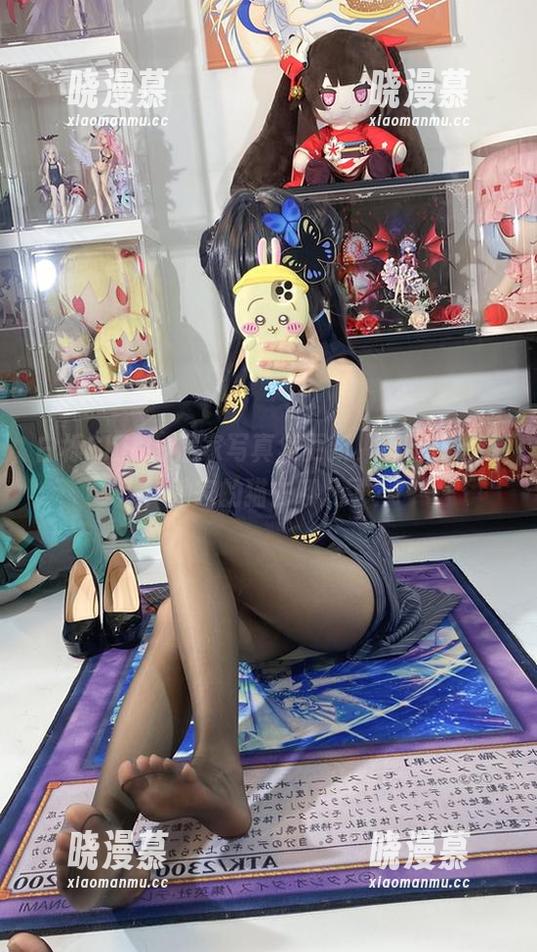 白栎Shirly 白栎Shirly居家写真集更新,忍不住想问,她家的猫去哪儿了?