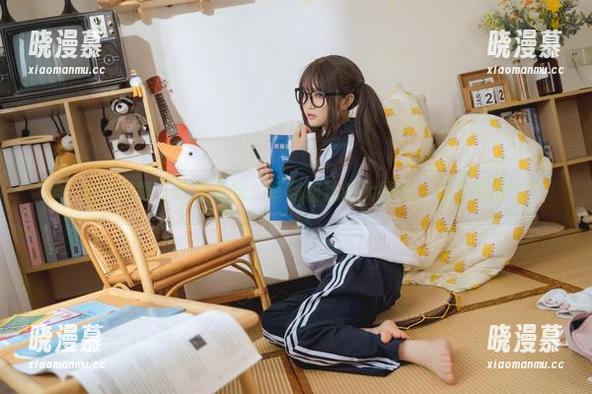 神沢永莉写真：半双马尾、短到极致的大腿袜，让我眯眼看！