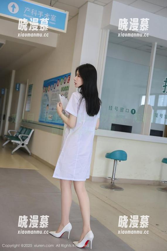 秀人网 - 就是阿朱啊的巧妙居家：高清套图背后的侦探故事