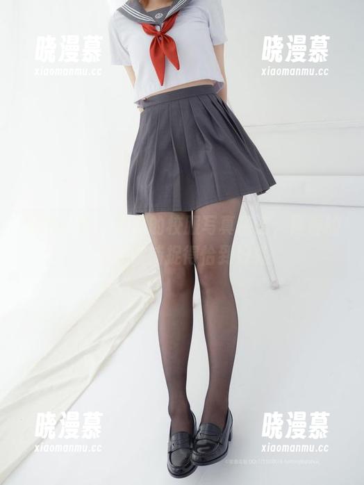 紧急企划 - 小恩的校服写真精选，青春的无奈被捕捉得恰到好处
