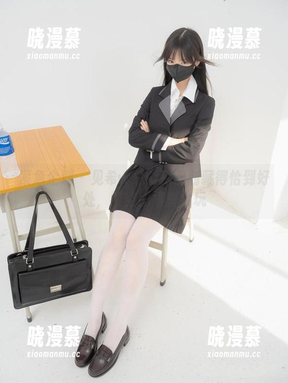 紧急企划 - 见希w总能把福利藏得恰到好处，镂空图集真会玩
